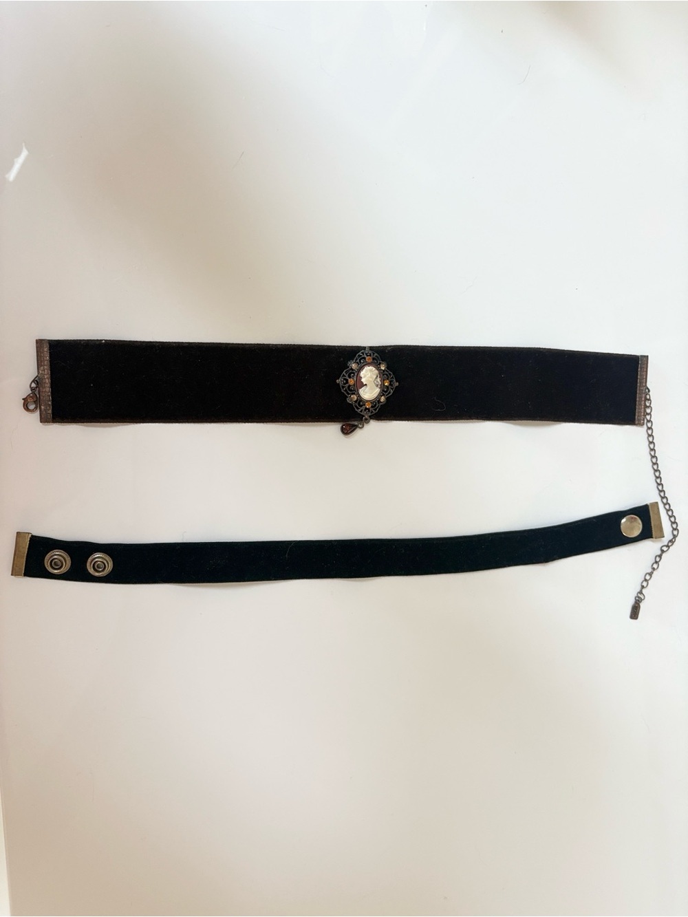 Vintage-Inspired Brown Velvet Cameo Choker Necklace - BOGO Deal - Picture 7 of 9